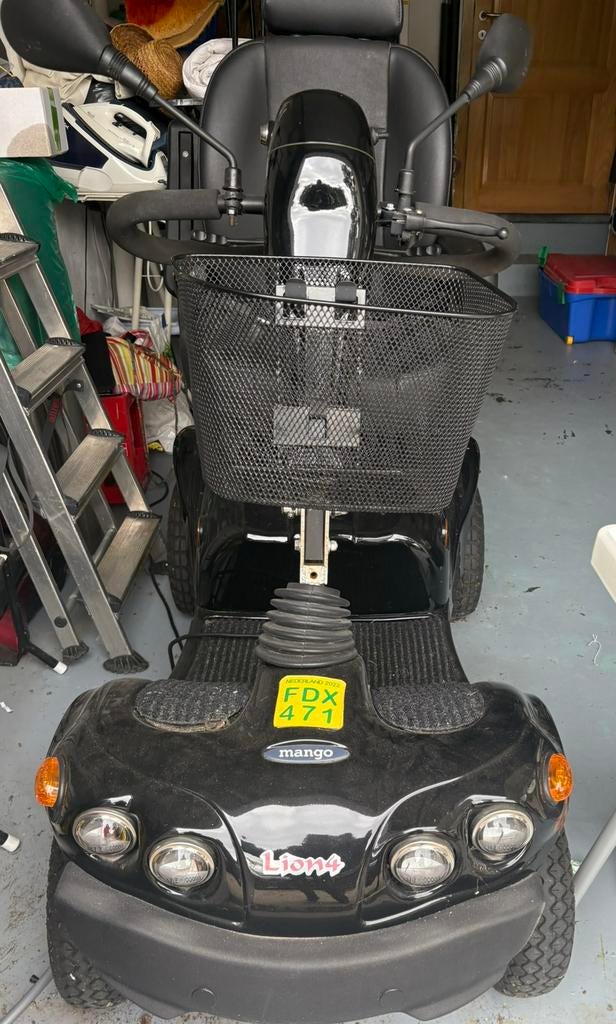 Scootmobiel lion 4, Diversen, Rolstoelen, Zo goed als nieuw, Elektrische rolstoel, Ophalen
