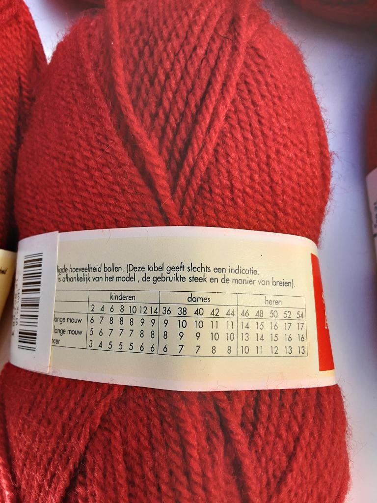 Steenrood garen, verkoop tbv herstel waterzuivering Ellawewa, Ophalen of Verzenden, Nieuw, Breien of Haken, Wol of Garen