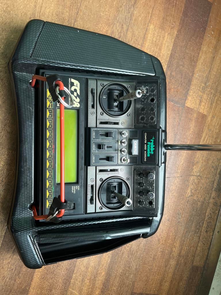 Robbe Futaba FC-28 zender met 35MHz module en tray, Verzenden, Gebruikt