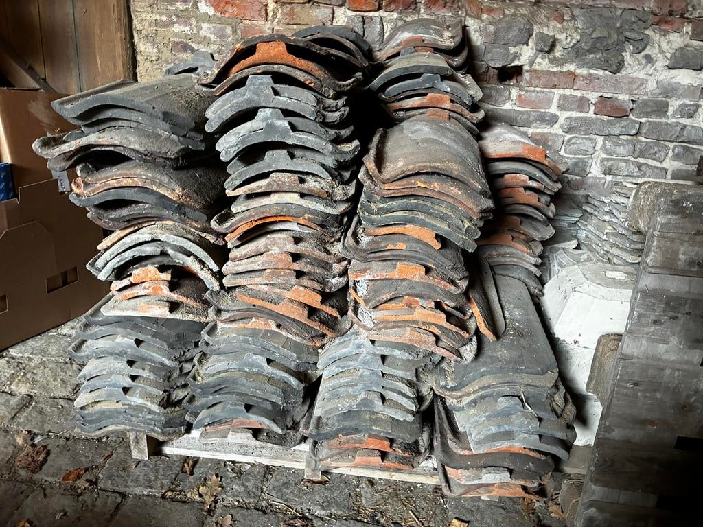 Oude holle dakpannen ongeveer 600stuks, Doe-het-zelf en Verbouw, Dakpannen en Dakbedekking, Ophalen, Gebruikt, Steen of Klei, 15 m² of meer