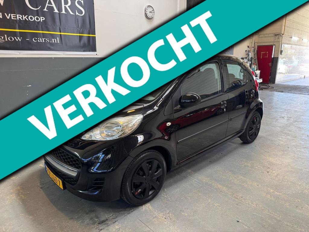 Peugeot 107 1.0-12V XS AIRCO|APK|NAP|RADIO|, Stof, Gebruikt, Zwart, 4 stoelen
