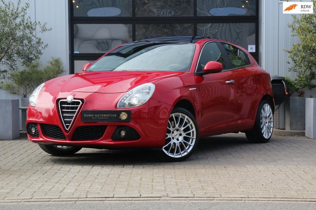 Alfa Romeo Giulietta 1.4 Turbo Turismo -170 PK - TREKHAAK -, Voorwielaandrijving, Gebruikt, Zwart, 4 cilinders