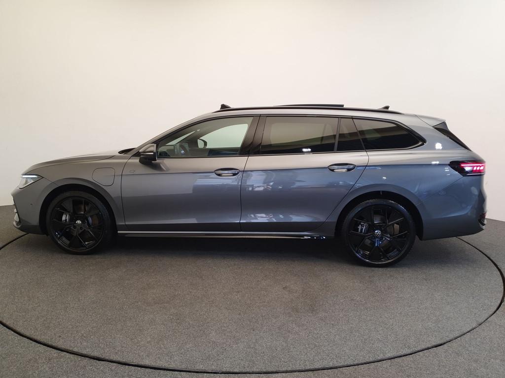 Volkswagen Passat Variant 1.5 eHybrid 272pk DSG/AUT R-Line W, 12 maanden, 77 km/l, Zwart, 4 cilinders