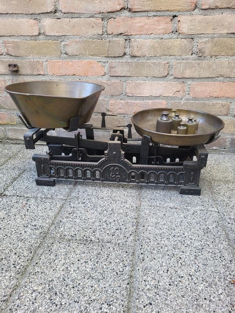 Antieke weegschaal, Ophalen