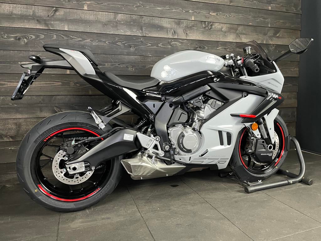 CFMOTO 675SR-R (bj 2026), 675 cc, Bedrijf, Sport, Meer dan 35 kW