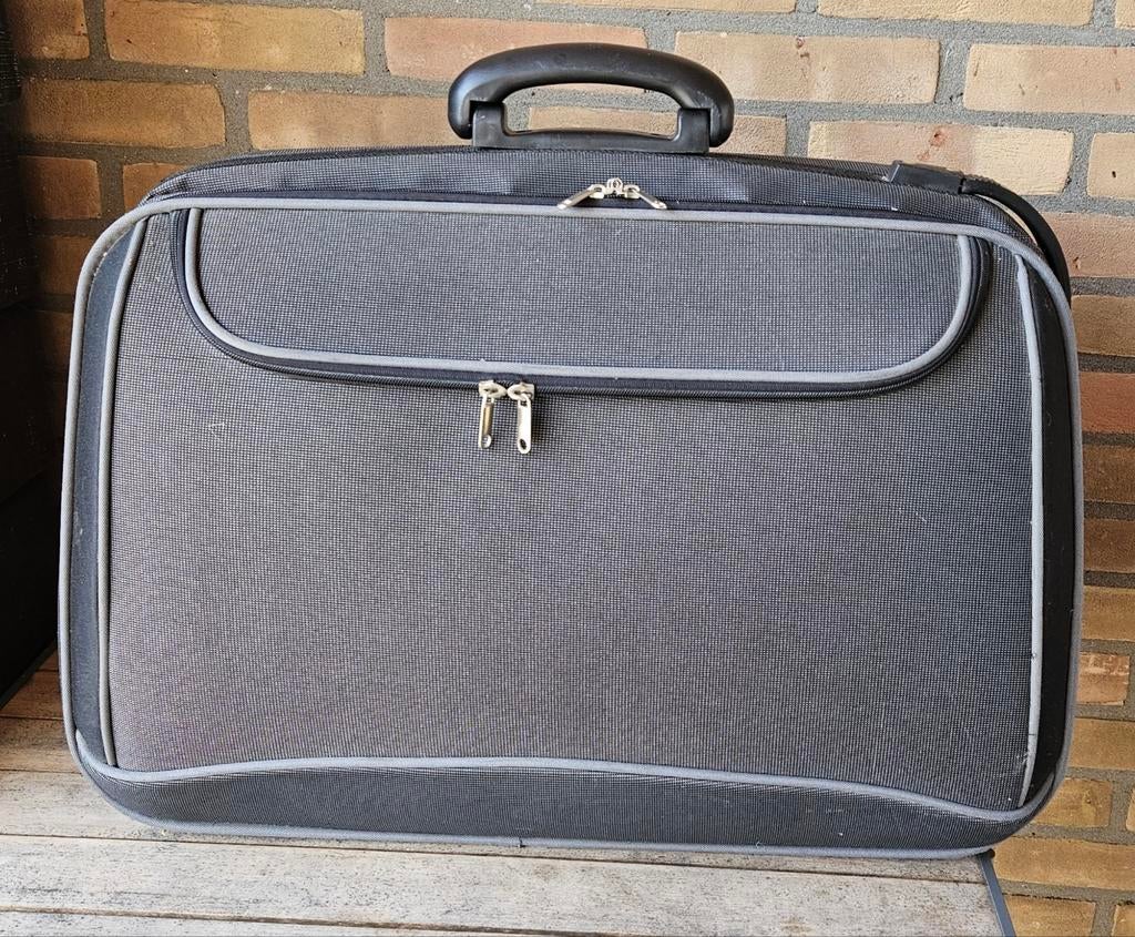 Koffer, Ophalen of Verzenden, Zo goed als nieuw, Zacht kunststof