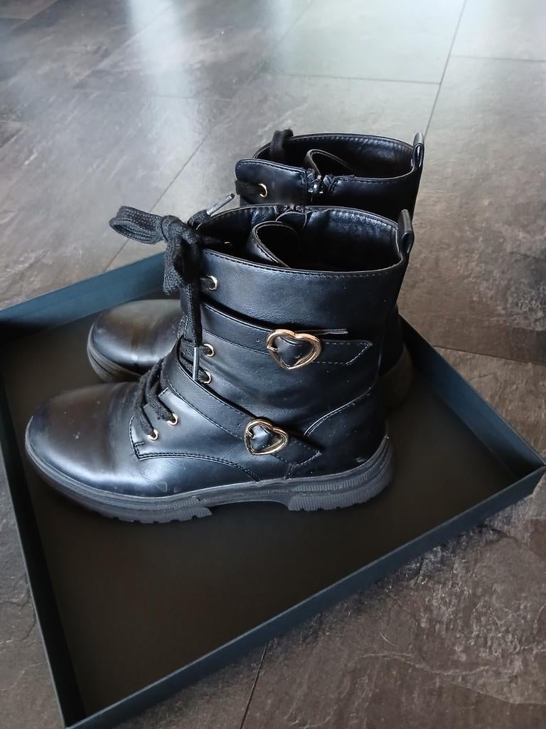 Zwarte laarsjes maat 38 met hartjesgespen, Ophalen of Verzenden, Meisje, Laarzen