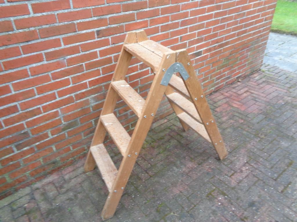 Houten  trapje., Doe-het-zelf en Verbouw, Ladders en Trappen, Ophalen of Verzenden, Zo goed als nieuw, Trap, Minder dan 2 meter