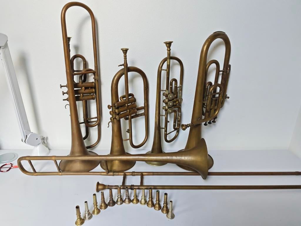 Verzameling antieke koperen blaasinstrumenten, Ophalen, Gebruikt, Koperblazer