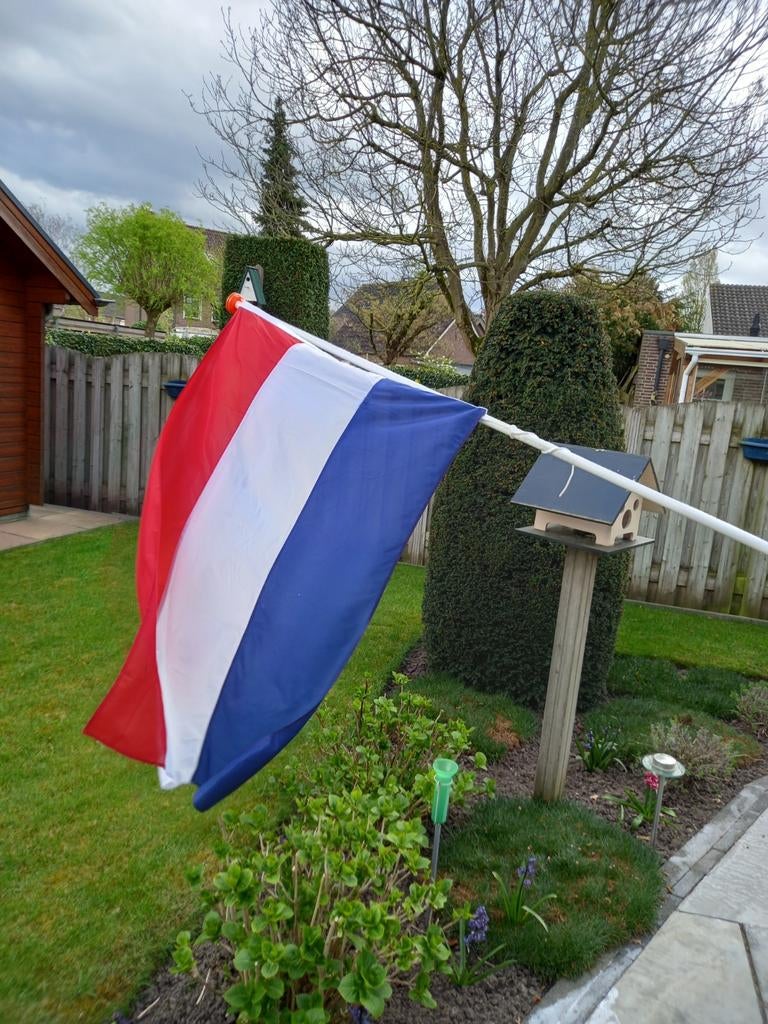 Vlag met vlaggenstok, Ophalen
