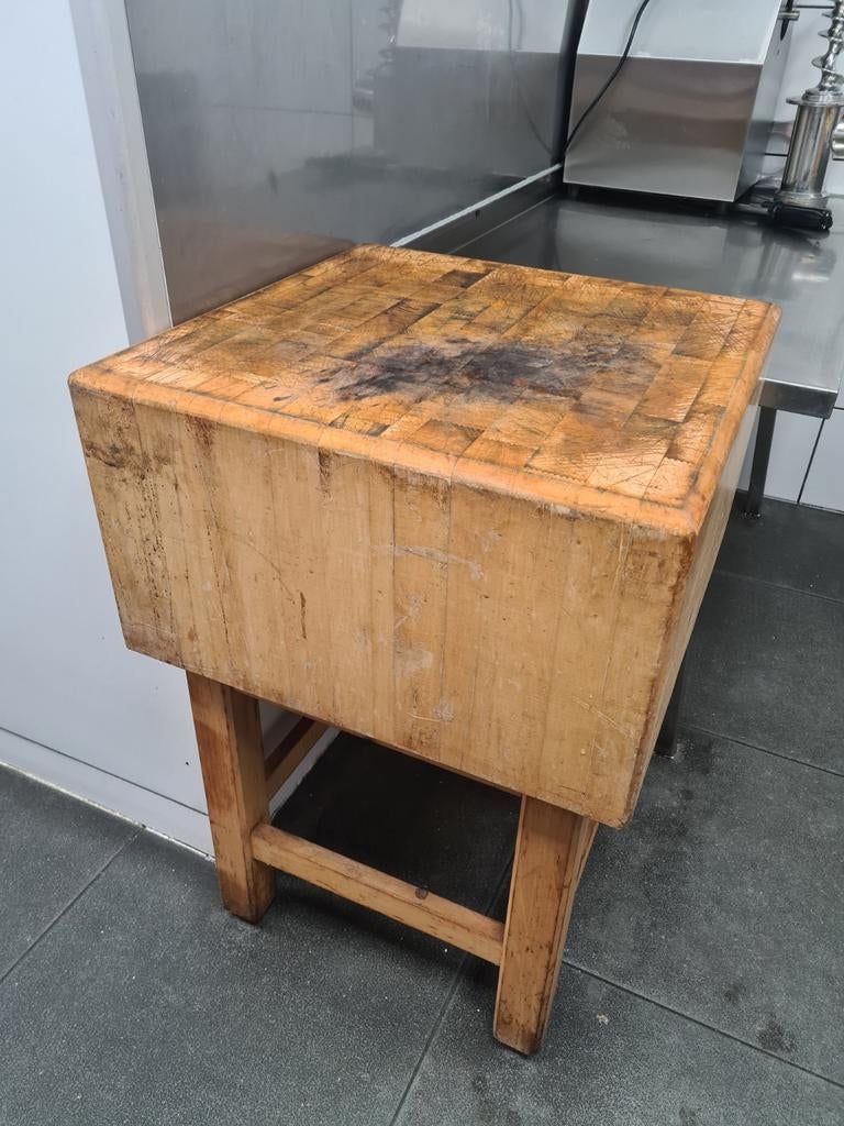 Slagers hakblok uit slagerij, Ophalen