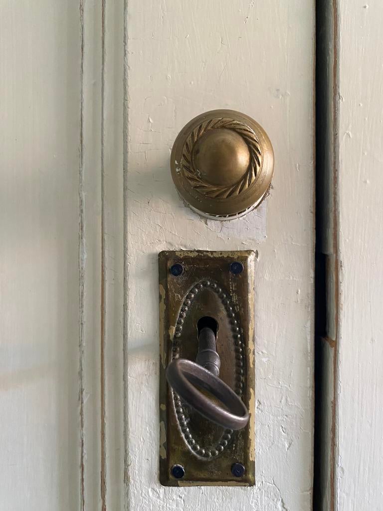 Antieke witte meidenkast!, Antiek en Kunst, Antiek | Meubels | Kasten, Ophalen