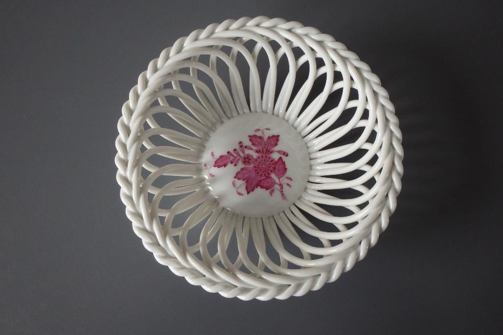 Puntgaaf porseleinen schaaltje / mandje Herend, Hongarije, Ophalen of Verzenden