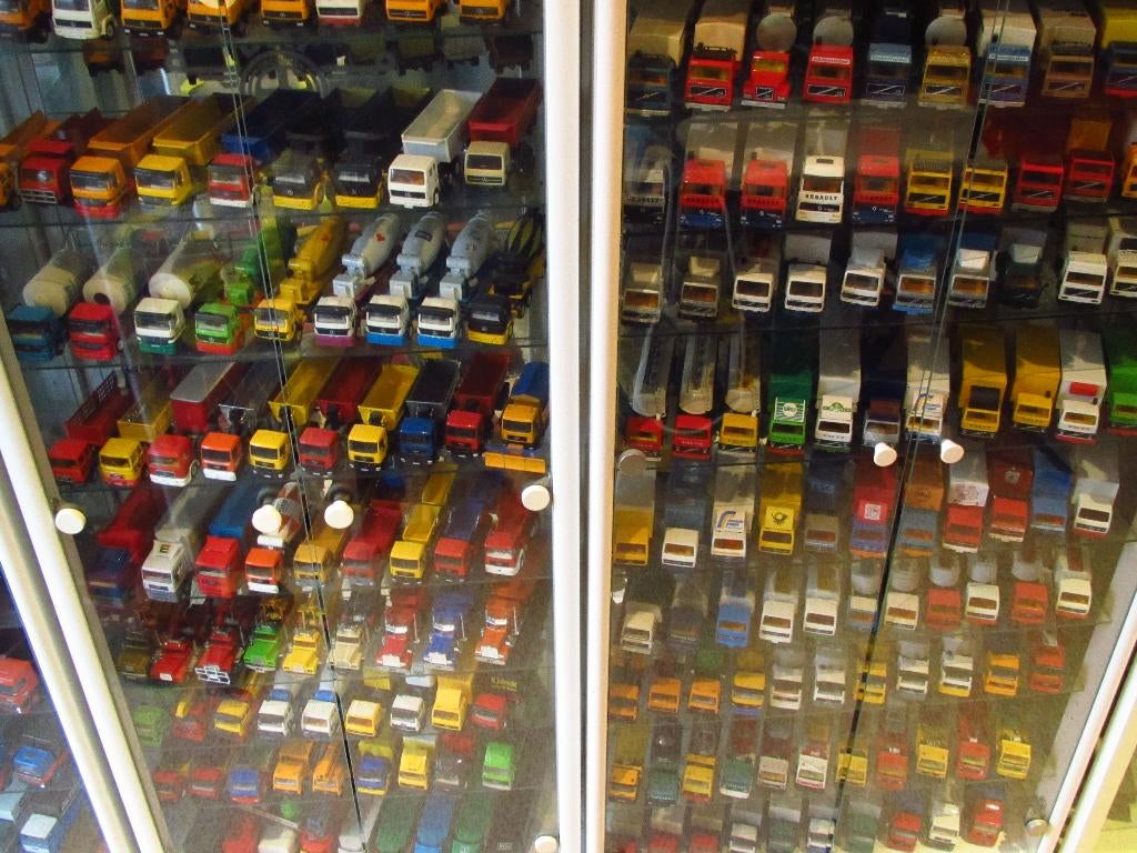 Gezocht: Verzameling/ Partij miniatuur vrachtwagens 1:50, Ophalen of Verzenden, Zo goed als nieuw, Bus of Vrachtwagen, Tekno