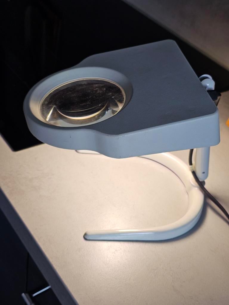 Loep met verlichting, Ophalen, Vergrootglas of Loep