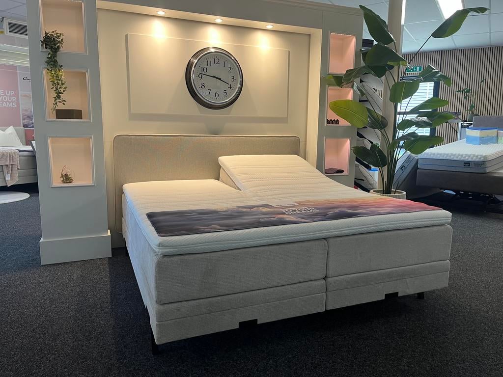 SHOWROOMMODEL Boxspring Beige Elektrisch 180 x 200 CM OP=OP, Beige, Ophalen of Verzenden, 180 cm, 200 cm