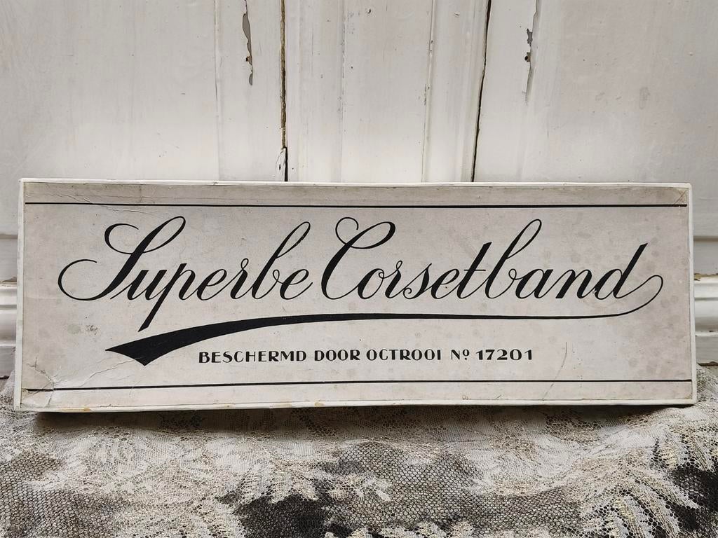 Oude doos Superbe Corsetband, Antiek en Kunst, Ophalen of Verzenden