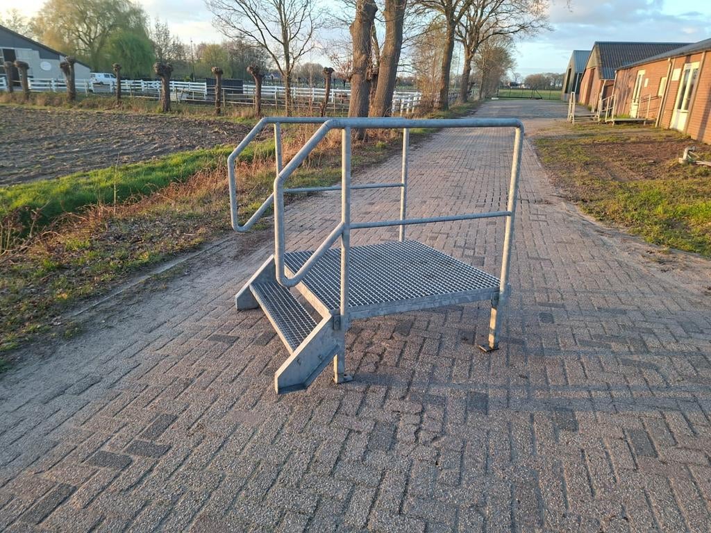 Gegalvaniseerde trap, boardes voor bij unit,container  zuip, Ophalen