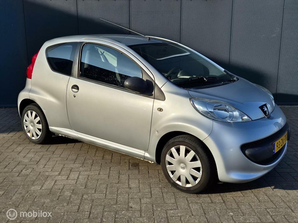 Peugeot 107 1.0-12V XR|nw. APK, Voorwielaandrijving, Metallic lak, Gebruikt, 4 stoelen