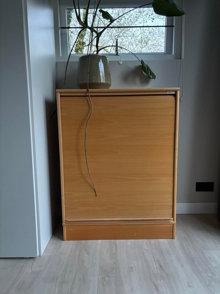 Vintage houten kast met roldeur en uitschuifbaar blad, Ophalen of Verzenden, Gebruikt