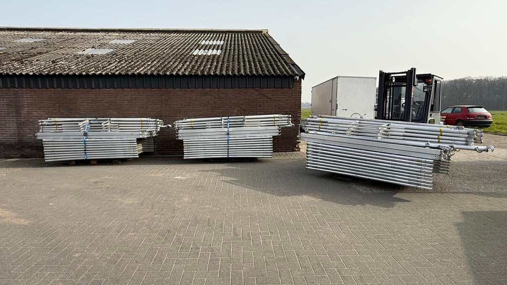 Steiger verhuur bladel en omgeving, Doe-het-zelf en Verbouw, Ophalen, Zo goed als nieuw, Rolsteiger of Kamersteiger, 5 meter of hoger