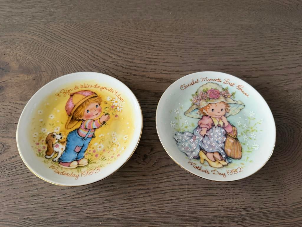 Twee Moederdag bordjes van Avon uit 1982 en 1983, Ophalen of Verzenden