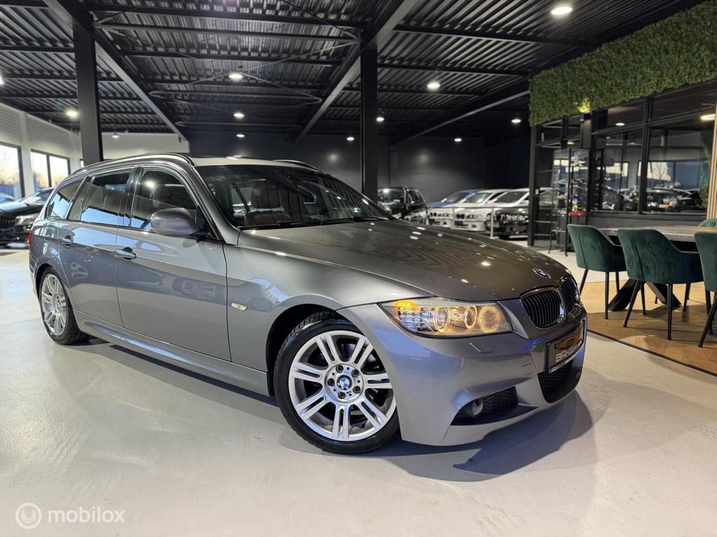 BMW 3-serie Touring 318i ~ M Sport Edition ~ Xenon ~ Pano ~, Euro 5, 4 cilinders, Origineel Nederlands, Handgeschakeld