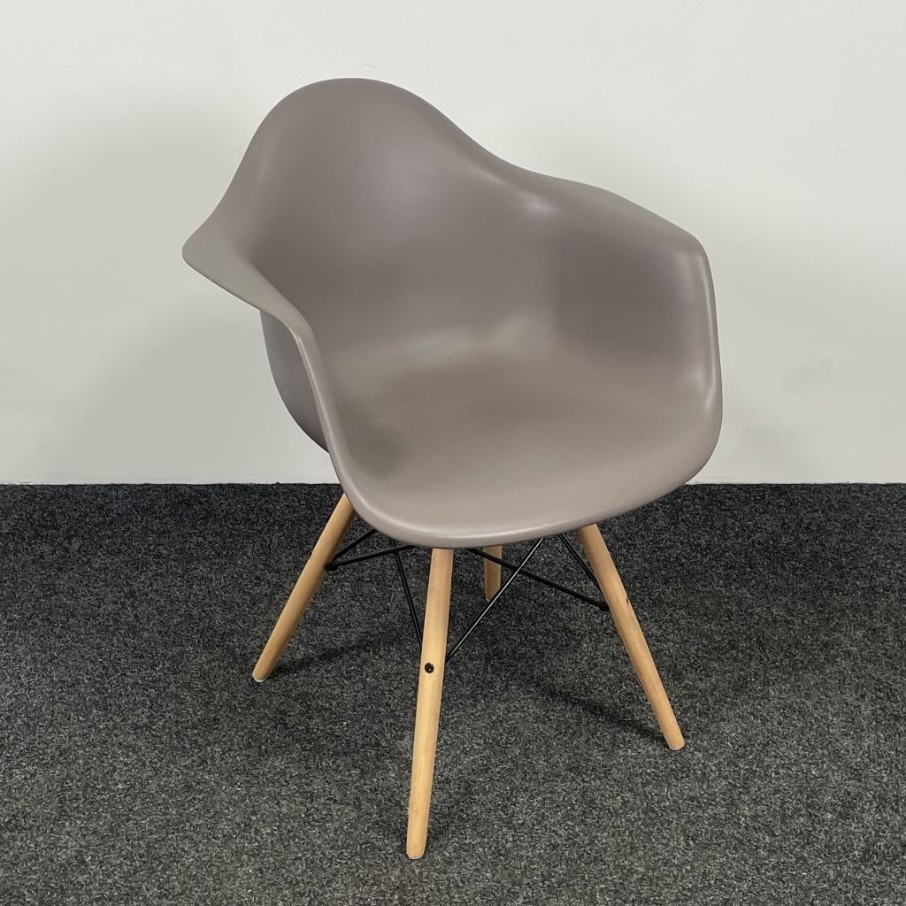 Taupe Kuipstoel - Houten Onderstel 25545, Ophalen, Kunststof, Gebruikt, Bruin