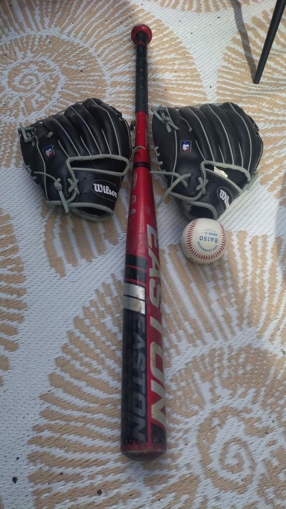 Honkbalset: knuppel, handschoenen en bal, Sport en Fitness, Honkbal en Softbal, Ophalen, Handschoen