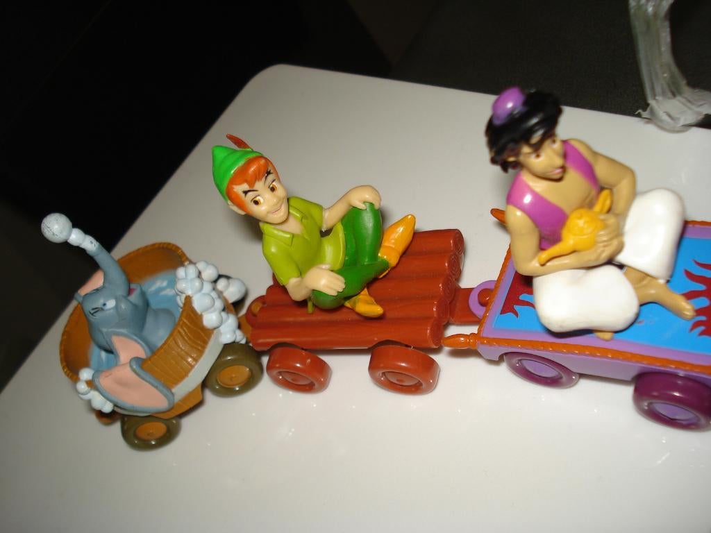 disney poppetjes, Verzamelen, Disney, Ophalen of Verzenden, Overige figuren, Zo goed als nieuw, Beeldje of Figuurtje