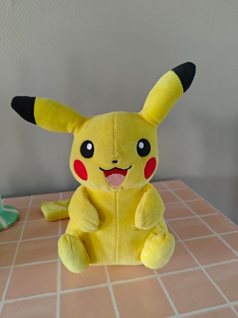 Pokémon Knuffel Pikachu 27 cm, Ophalen of Verzenden, Zo goed als nieuw
