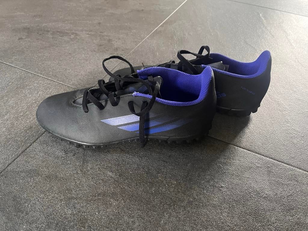 Adidas kunstgras schoenen maat 38, Ophalen of Verzenden, Zo goed als nieuw, Schoenen