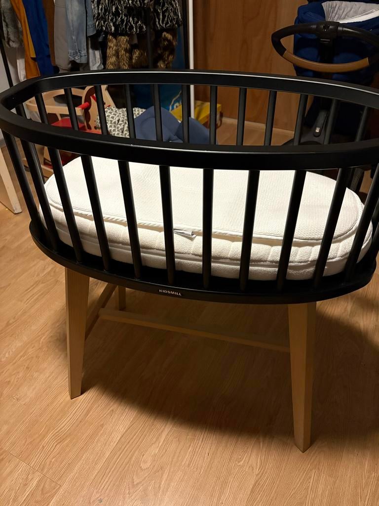 Kidsmill wieg met Aerosleep matrasje en toebehoren, Kinderen en Baby's, Babywiegjes en Ledikanten, Ophalen, Zo goed als nieuw