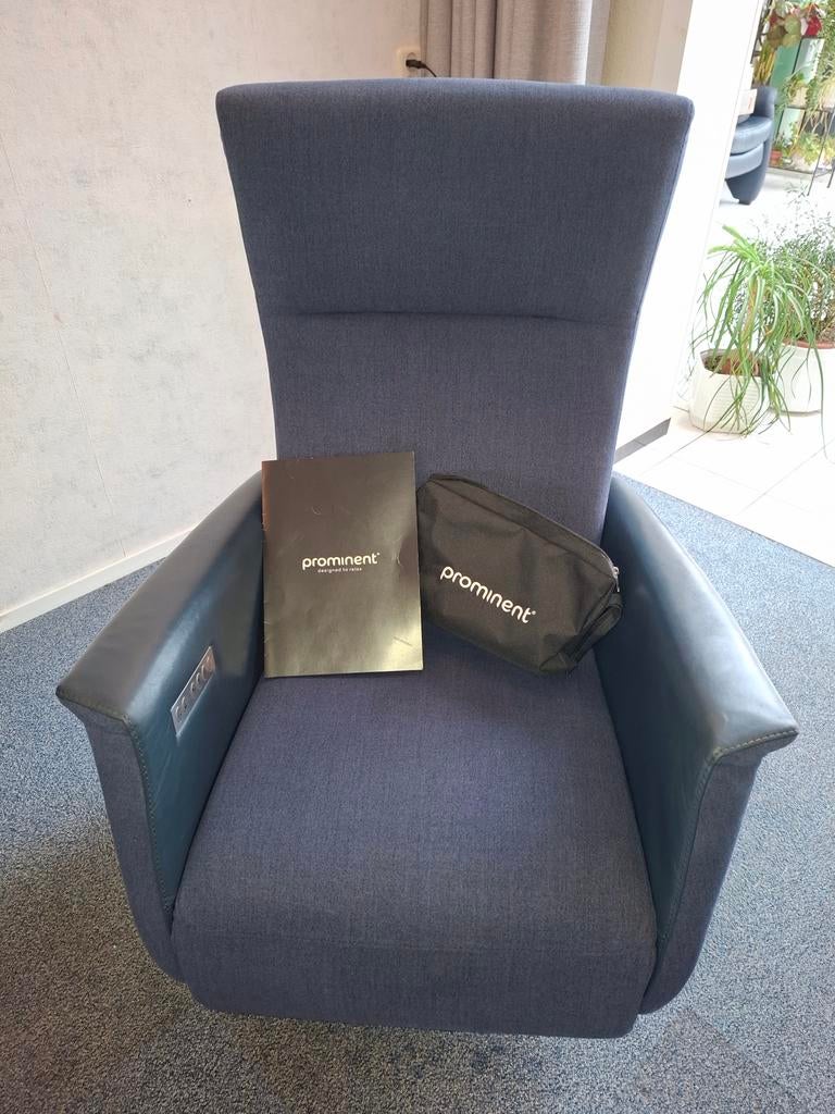 Prominent Sta op stoel - Comfortabel en functioneel, Ophalen, Zo goed als nieuw, Stof, 75 tot 100 cm