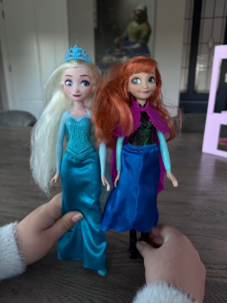 Anna en Elsa Barbiepoppen - Frozen Disney, Ophalen of Verzenden, Gebruikt, Barbie