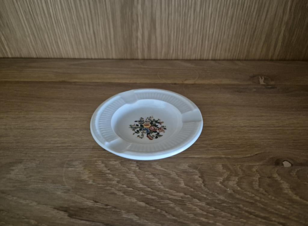 Wedgwood Conway Asbak, Ophalen