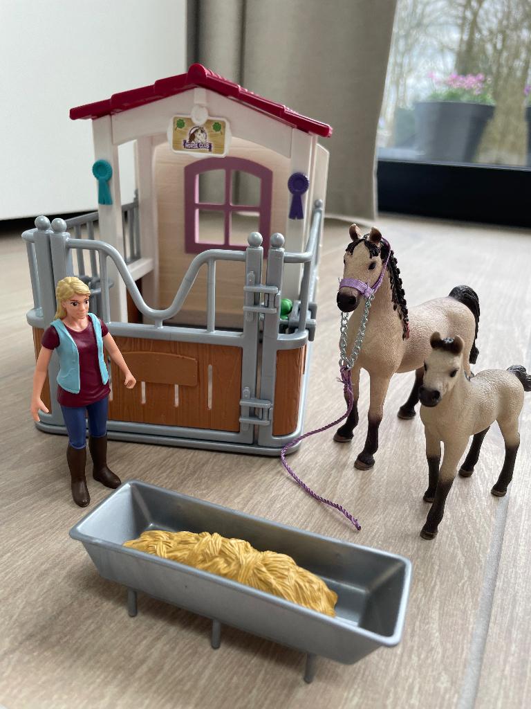 Schleich paarden set met stal en accessoires, Ophalen, Zo goed als nieuw