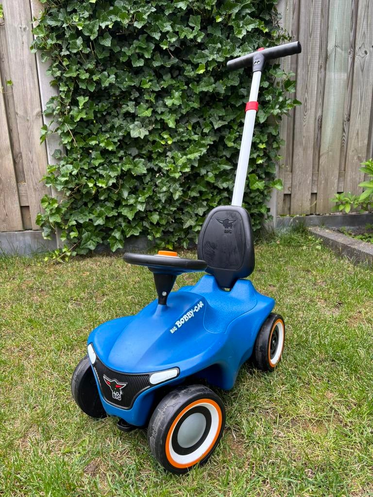 Big Bobby Car Neo Blue loopauto met duwstang, Ophalen of Verzenden, Zo goed als nieuw