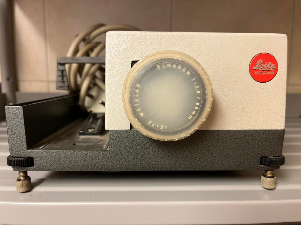 Vintage diaprojector van Leitz, Audio, Tv en Foto, Diaprojectors, Ophalen of Verzenden, Gebruikt