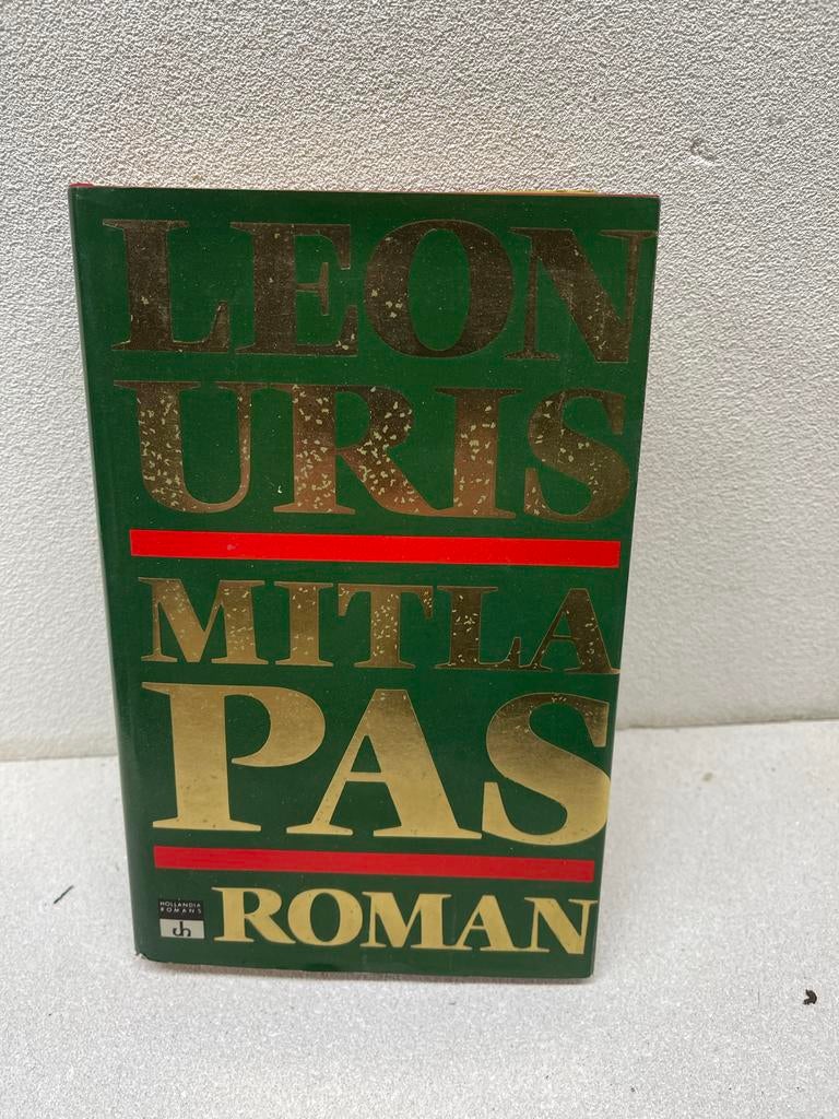 Leon Uris - Mitla Pas - Roman, Ophalen of Verzenden, Gelezen, Nederland