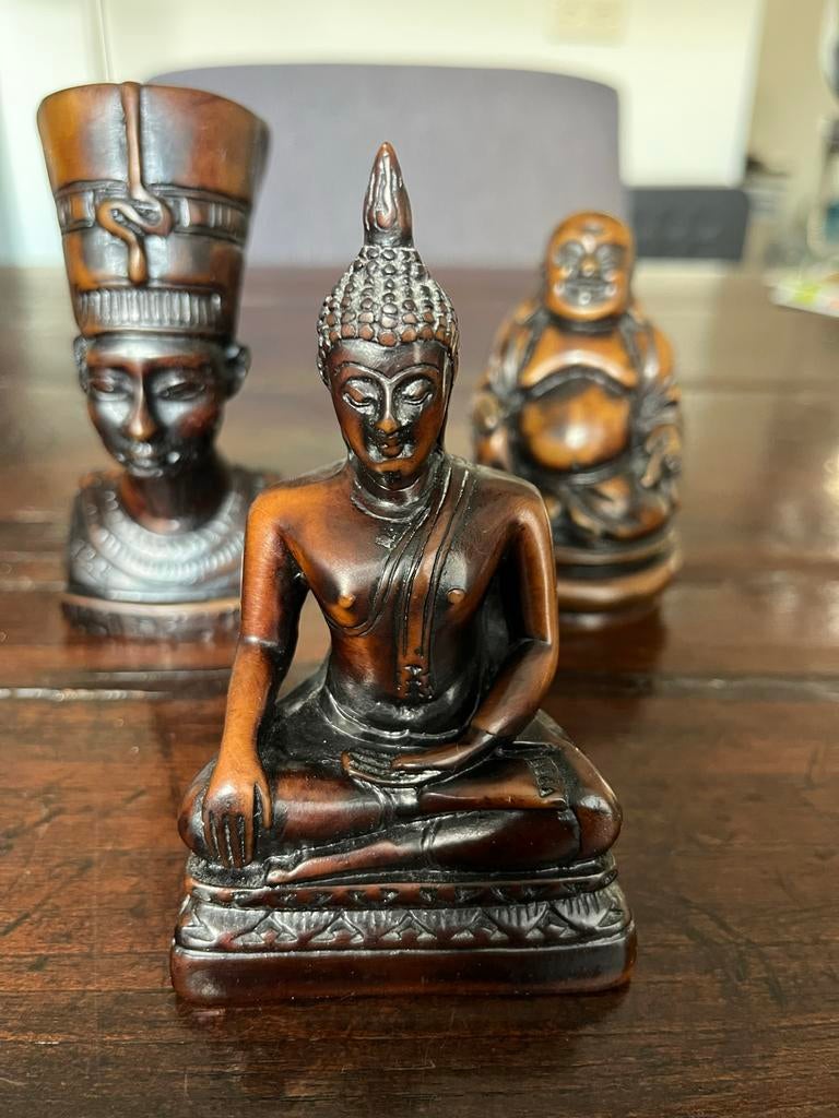 Drie kleine beeldjes: Boeddha, lachende monnik, Nefertiti, Ophalen of Verzenden, Gebruikt