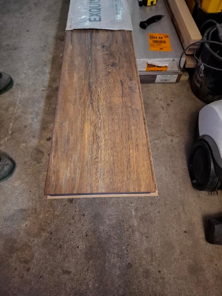 Nieuw laminaat met 4x V-groef, 10.77m², Ophalen, Bruin, Nieuw, Houtlook, met V-groef