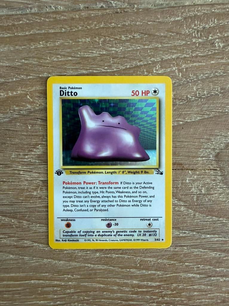Ditto Fossil 3/62 Holo 1st Edition (ENG) Near Mint, Hobby en Vrije tijd, Verzamelkaartspellen | Pokémon, Ophalen of Verzenden