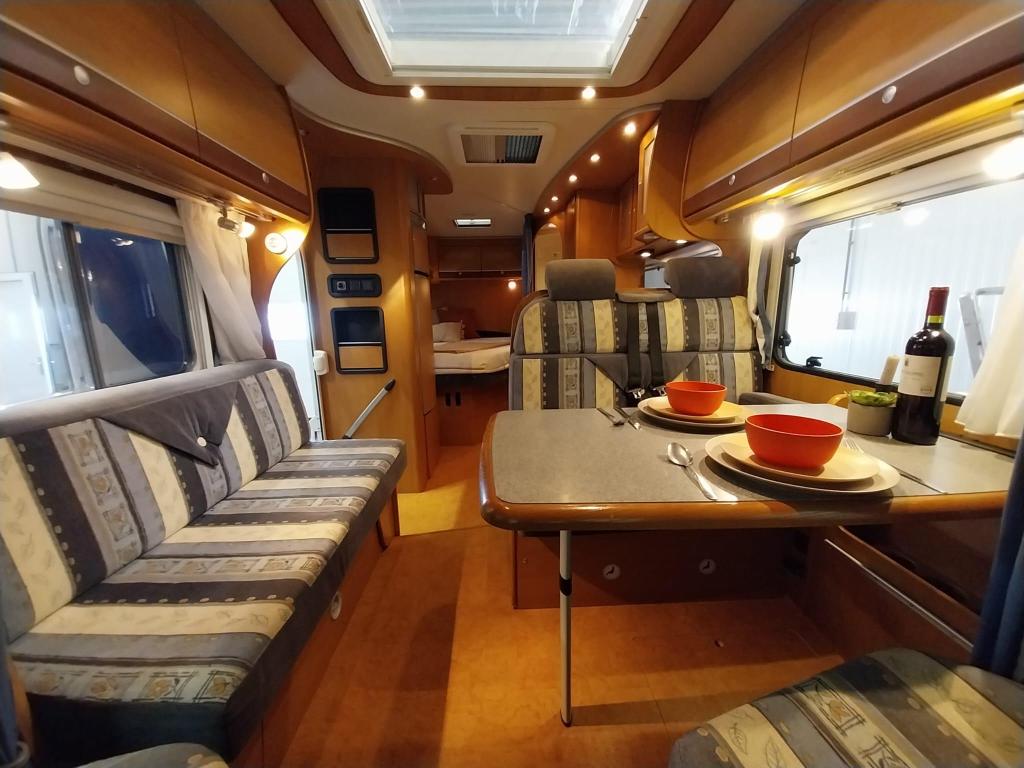 Dethleffs Globetrotter 6844 RT met mooi fransbed, Niet ingevuld, Airbags, Treinzit, Bedrijf