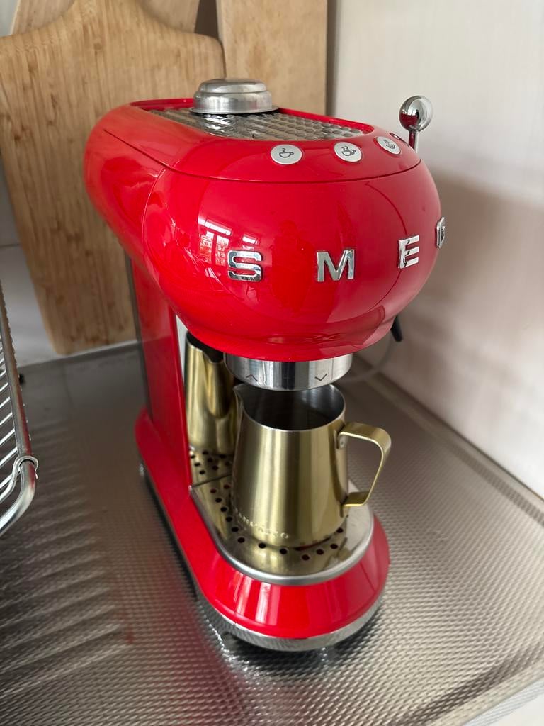 SMEG ECF01RDEU Espressomachine Rood - Retro Design, Witgoed en Apparatuur, Koffiezetapparaten, Ophalen, Afneembaar waterreservoir