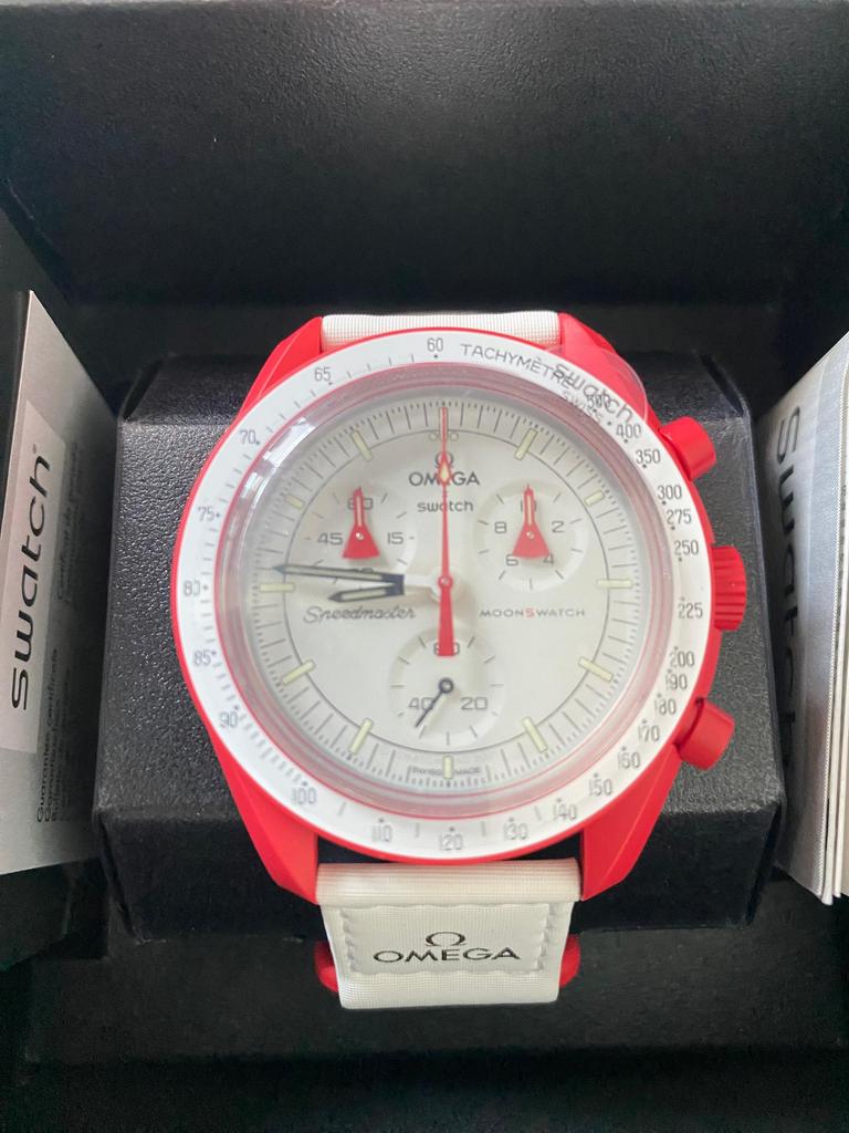 Omega x Swatch MoonSwatch “Mission to Mars” Nieuw & Compleet, Kunststof, Polshorloge, Swatch, Nieuw