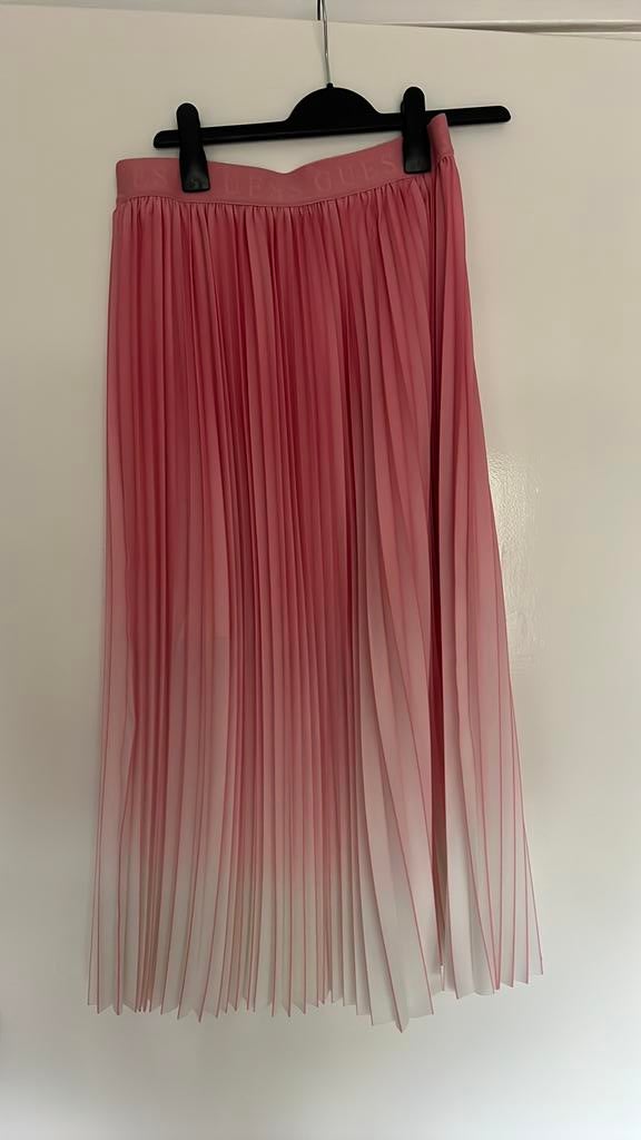 Plooirok met M Guess, Kleding | Dames, Rokken, Maat 38/40 (M), Ophalen of Verzenden, Zo goed als nieuw, Roze
