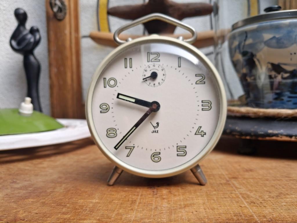 oma's vintage wekker JAZ made in france, Ophalen of Verzenden, Zo goed als nieuw, Analoog, Wekker of Tafelklok