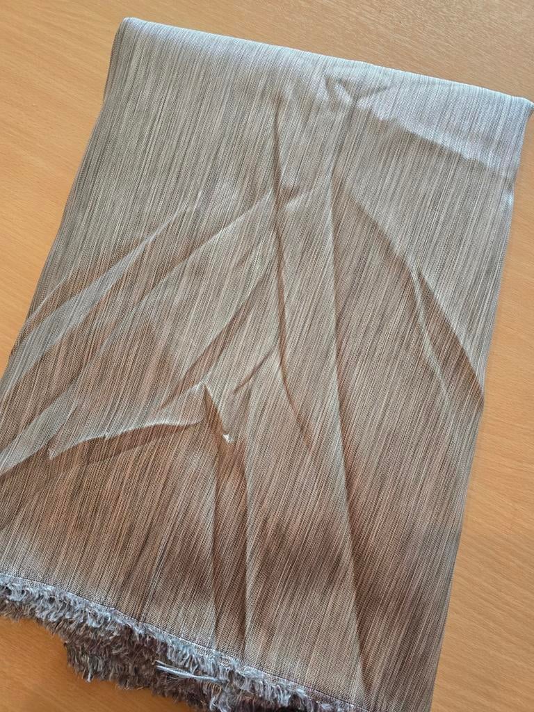 Grijze glanzende polyester stof, 120 cm of meer, Ophalen of Verzenden, Polyester, Grijs