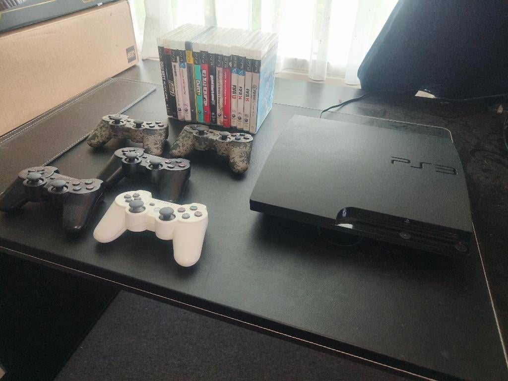 Playstation 3 Slim met 14 Games en 4 Controllers, Spelcomputers en Games, 2 spelers, Ophalen, Zo goed als nieuw, Vanaf 3 jaar